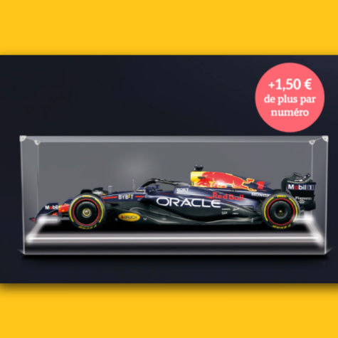 Voiture monte dans la vitrine premium