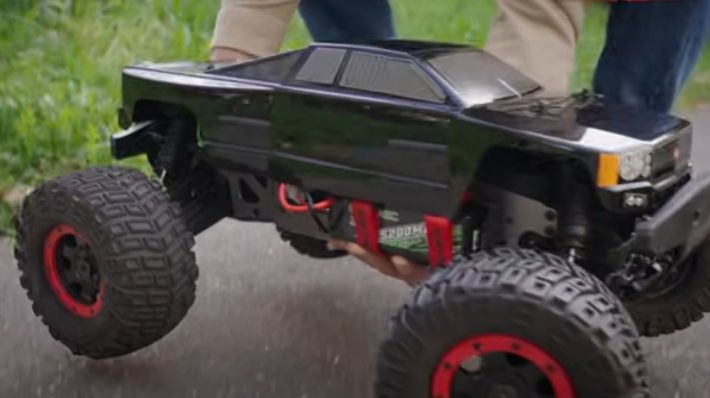 Maquette monster truck montee Hachette